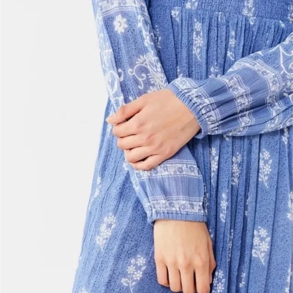 Elegant Blue Floral Maxi Dress - Picture 3 of 9